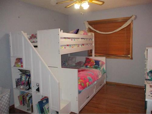 220037-692 Road East, Rural Northern Lights, County Of, AB - Indoor Photo Showing Bedroom