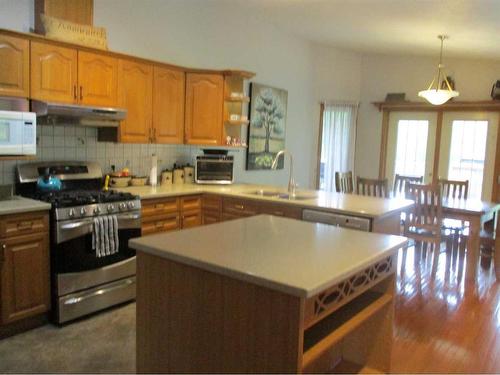 220037-692 Road East, Rural Northern Lights, County Of, AB - Indoor Photo Showing Kitchen