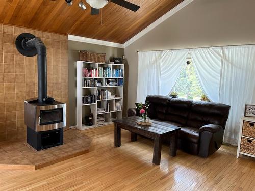 11802 78 Street, Peace River, AB - Indoor Photo Showing Living Room