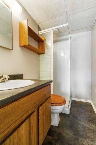 9110 99A Avenue, Sexsmith, AB - Indoor Photo Showing Bathroom