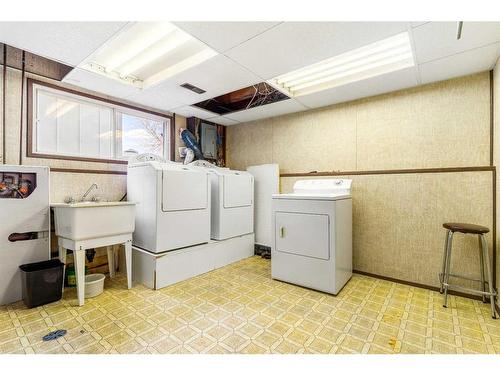 9110 99A Avenue, Sexsmith, AB - Indoor Photo Showing Laundry Room