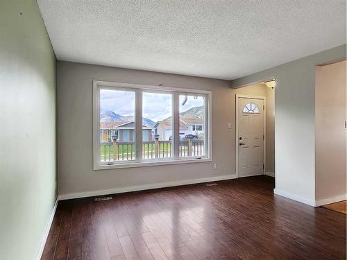 11013 Swann Drive, Grande Cache, AB - Indoor Photo Showing Other Room