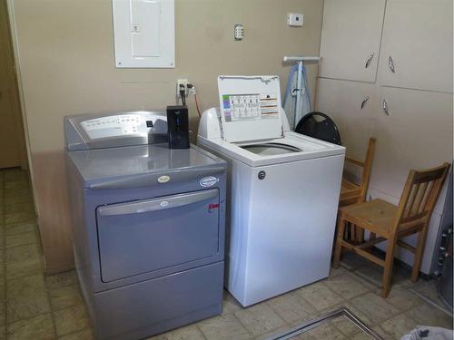 1-4-9403 108 Avenue, Grande Prairie, AB - Indoor Photo Showing Laundry Room