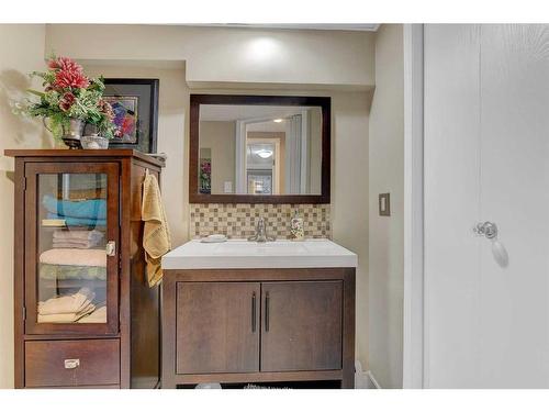 9906 105 Avenue, Grande Prairie, AB - Indoor Photo Showing Bathroom