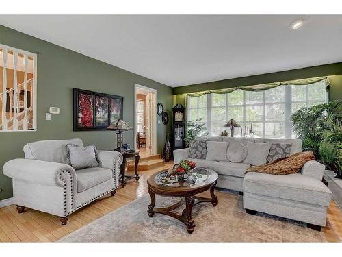 9906 105 Avenue, Grande Prairie, AB - Indoor Photo Showing Living Room