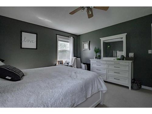850037 Highway 743, Rural Northern Lights, County Of, AB - Indoor Photo Showing Bedroom