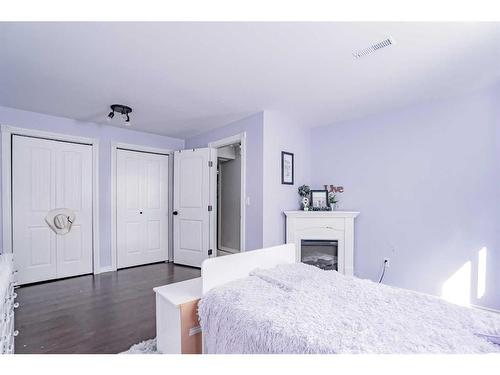 850037 Highway 743, Rural Northern Lights, County Of, AB - Indoor Photo Showing Bedroom