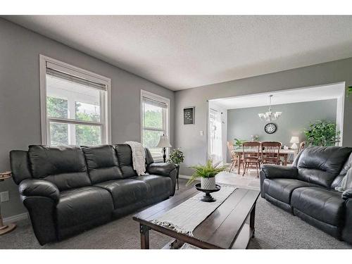 850037 Highway 743, Rural Northern Lights, County Of, AB - Indoor Photo Showing Living Room