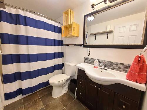 10921 92 Street, Peace River, AB - Indoor Photo Showing Bathroom