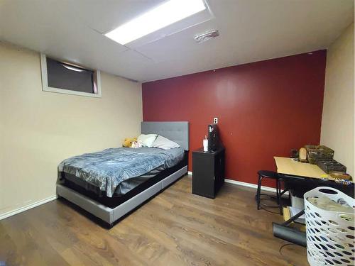 10921 92 Street, Peace River, AB - Indoor Photo Showing Bedroom