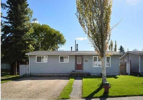 10921 92 Street, Peace River, AB - Outdoor
