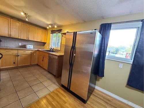 10921 92 Street, Peace River, AB - Indoor Photo Showing Kitchen