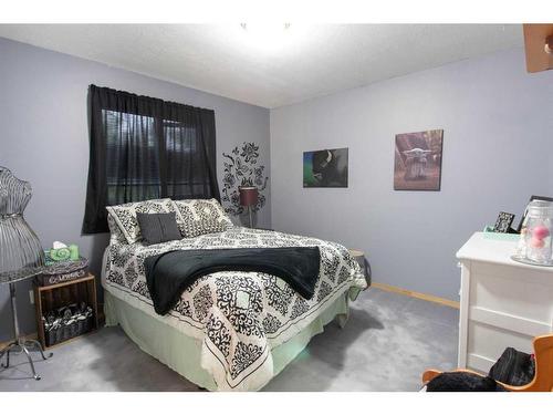 6121 96 Street, Grande Prairie, AB - Indoor Photo Showing Bedroom