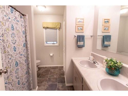 6121 96 Street, Grande Prairie, AB - Indoor Photo Showing Bathroom