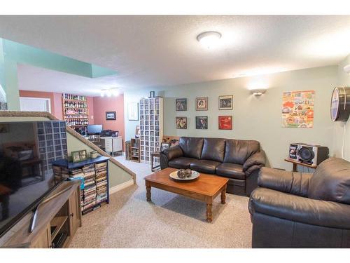 6121 96 Street, Grande Prairie, AB - Indoor Photo Showing Living Room