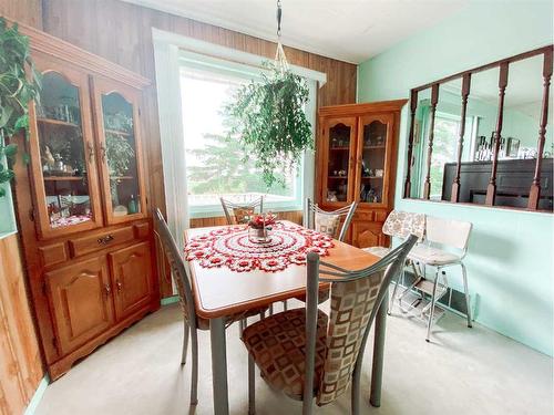 4752 52 Street, Rycroft, AB - Indoor Photo Showing Dining Room