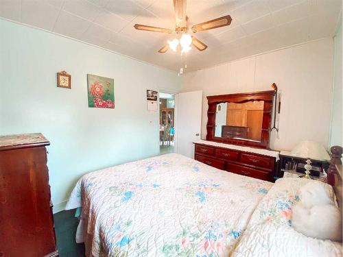 4752 52 Street, Rycroft, AB - Indoor Photo Showing Bedroom