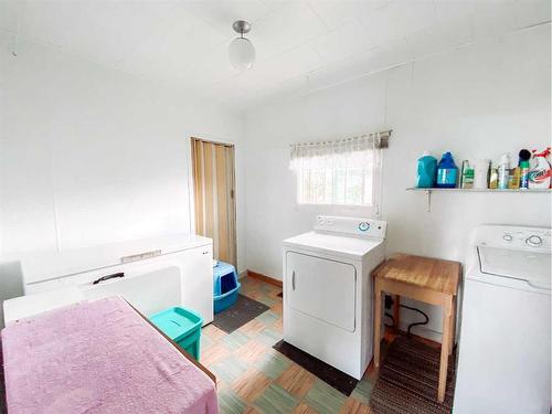 4752 52 Street, Rycroft, AB - Indoor Photo Showing Laundry Room