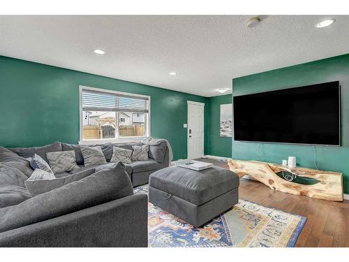 8901 72 Avenue, Grande Prairie, AB - Indoor Photo Showing Living Room