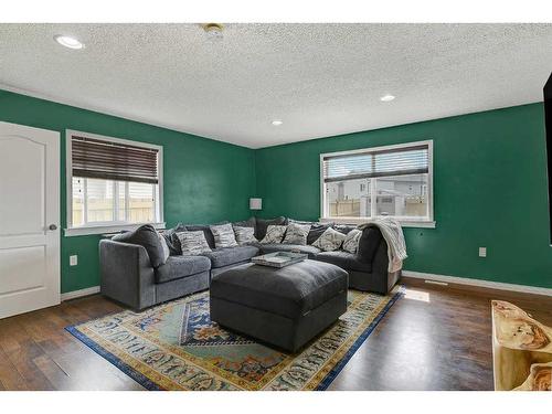 8901 72 Avenue, Grande Prairie, AB - Indoor Photo Showing Living Room