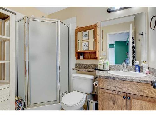 8901 72 Avenue, Grande Prairie, AB - Indoor Photo Showing Bathroom