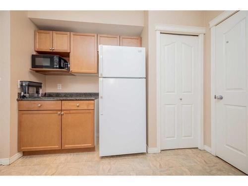 201E-8640 103 Avenue, Grande Prairie, AB - Indoor Photo Showing Kitchen