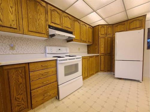 5435 51 Street, Berwyn, AB - Indoor Photo Showing Kitchen