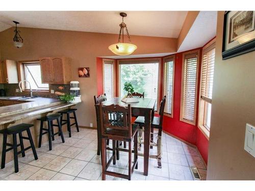 8133 106A Street, Grande Prairie, AB - Indoor Photo Showing Dining Room