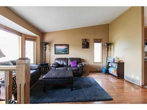 8133 106A Street, Grande Prairie, AB - Indoor Photo Showing Living Room