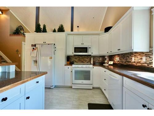 10010 88 Street, Peace River, AB - Indoor Photo Showing Kitchen