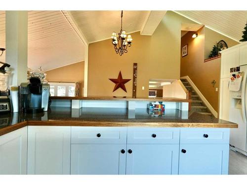 10010 88 Street, Peace River, AB - Indoor Photo Showing Kitchen