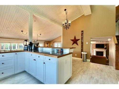 10010 88 Street, Peace River, AB - Indoor Photo Showing Kitchen