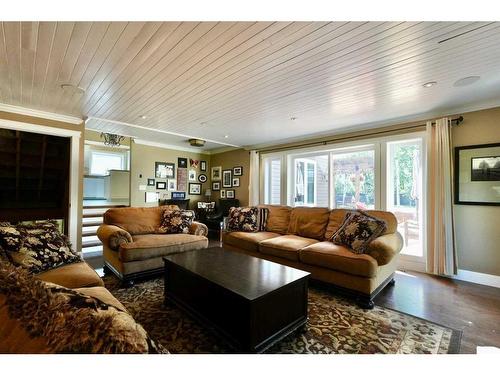 10010 88 Street, Peace River, AB - Indoor Photo Showing Living Room