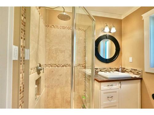 10010 88 Street, Peace River, AB - Indoor Photo Showing Bathroom