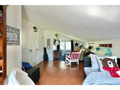 10010 88 Street, Peace River, AB - Indoor Photo Showing Living Room