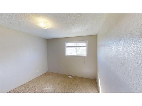 9837 100A Avenue, Sexsmith, AB - Indoor Photo Showing Other Room