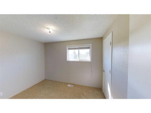 9837 100A Avenue, Sexsmith, AB - Indoor Photo Showing Other Room