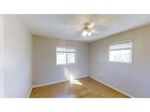 9837 100A Avenue, Sexsmith, AB - Indoor Photo Showing Other Room