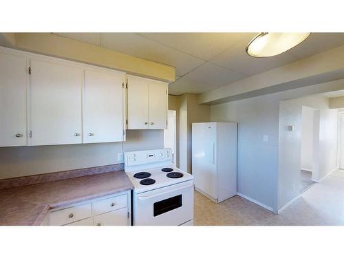 9837 100A Avenue, Sexsmith, AB - Indoor Photo Showing Kitchen