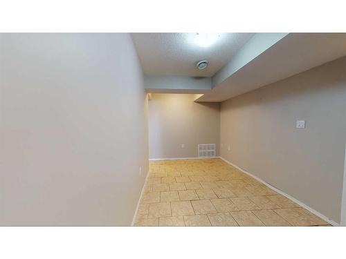 9837 100A Avenue, Sexsmith, AB - Indoor Photo Showing Other Room