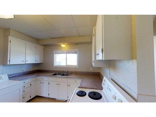 9837 100A Avenue, Sexsmith, AB - Indoor Photo Showing Kitchen With Double Sink