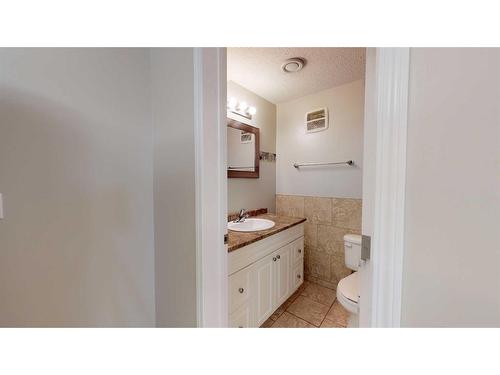 9837 100A Avenue, Sexsmith, AB - Indoor Photo Showing Bathroom