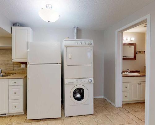 9837 100A Avenue, Sexsmith, AB - Indoor Photo Showing Laundry Room