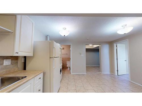 9837 100A Avenue, Sexsmith, AB - Indoor Photo Showing Kitchen