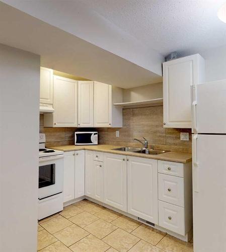 9837 100A Avenue, Sexsmith, AB - Indoor Photo Showing Kitchen With Double Sink