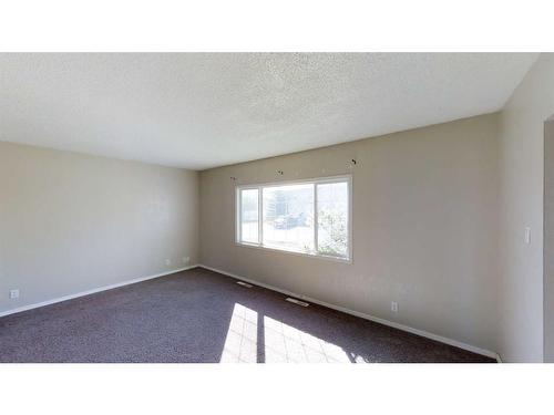 9837 100A Avenue, Sexsmith, AB - Indoor Photo Showing Other Room