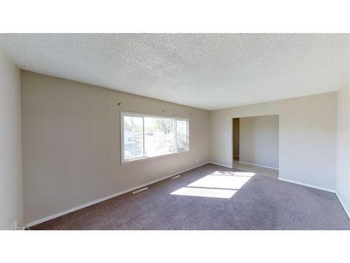 9837 100A Avenue, Sexsmith, AB - Indoor Photo Showing Other Room