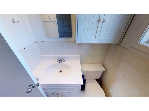 9837 100A Avenue, Sexsmith, AB - Indoor Photo Showing Bathroom