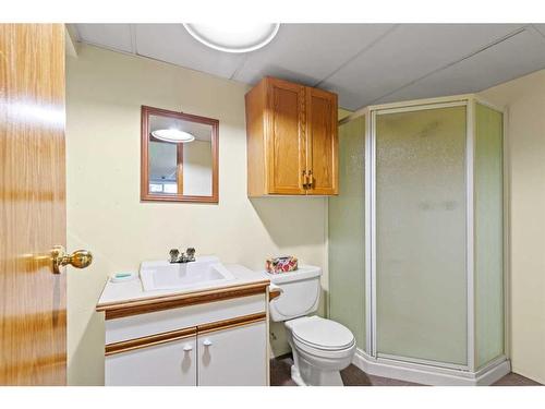 8944 105 Avenue, Grande Prairie, AB - Indoor Photo Showing Bathroom