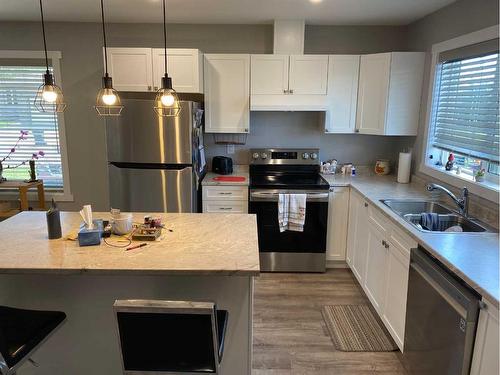 5408 46 Avenue, Rycroft, AB - Indoor Photo Showing Kitchen With Double Sink With Upgraded Kitchen